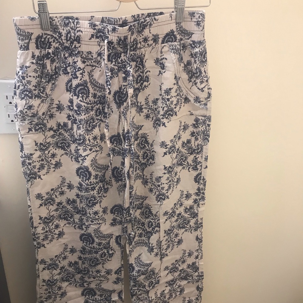 Flowy patterned pants